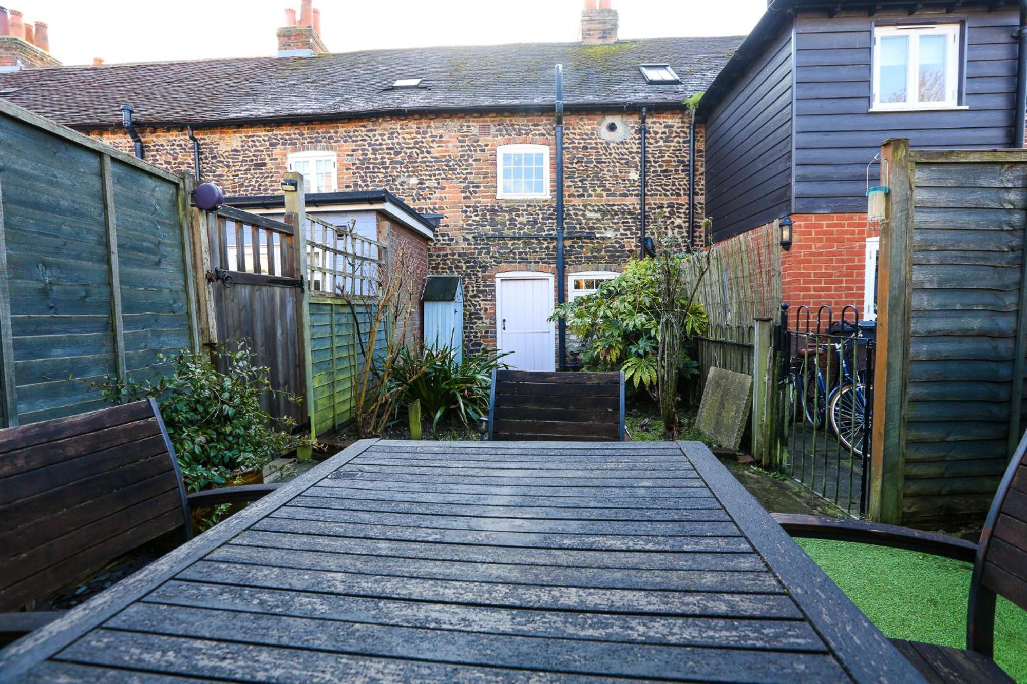 Cartref Villa Farnham  Exterior photo